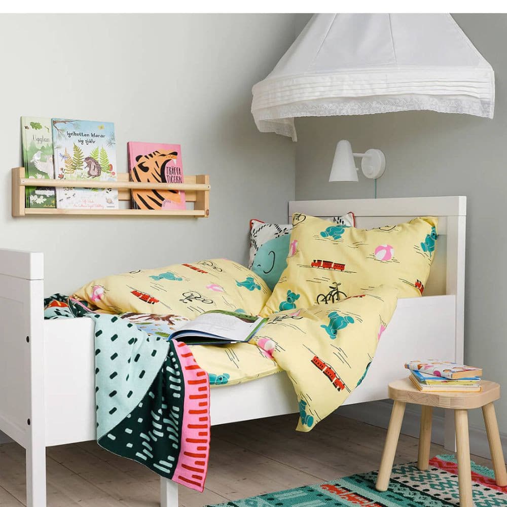 IKEA düşek we ýassyk daş