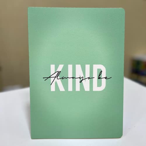 "Be kind" ýazgyly depder (18*25 sm) ýaşyl